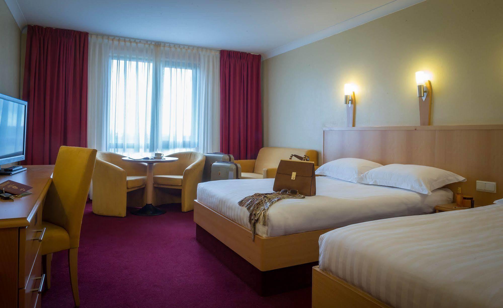 Clayton Hotel Leopardstown Eksteriør billede
